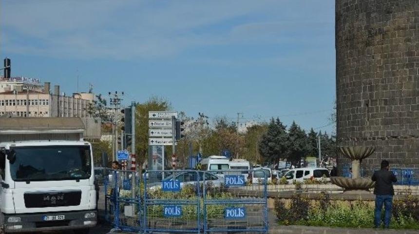 Sur&rsquo;daki Mevzi Ve Beton Bloklar Kaldırılıyor