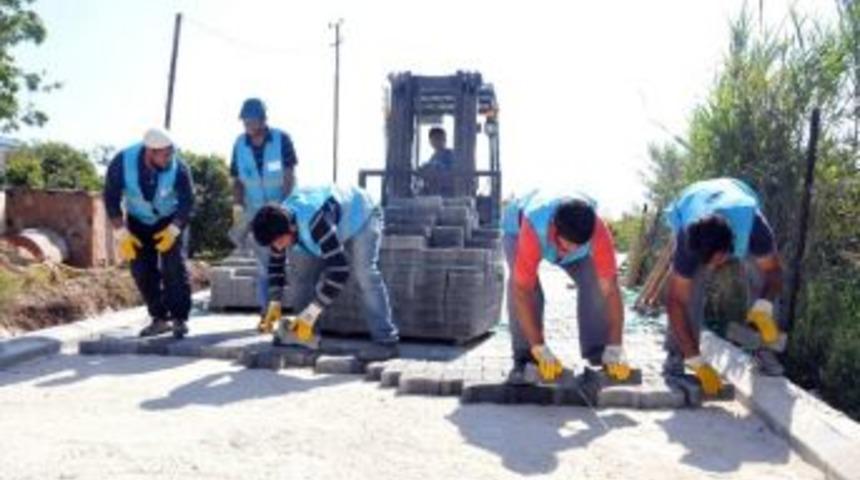 Erdemli Belediyesi&rsquo;nin Yol &Ccedil;alışmaları T&ouml;m&uuml;k&rsquo;te Devam Ediyor