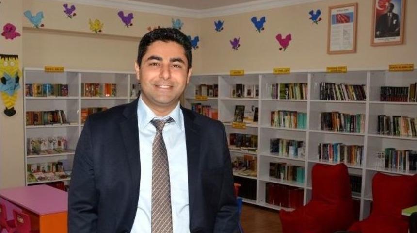 Diş Hekiminden Mezun Olduğu Okula K&uuml;t&uuml;phane