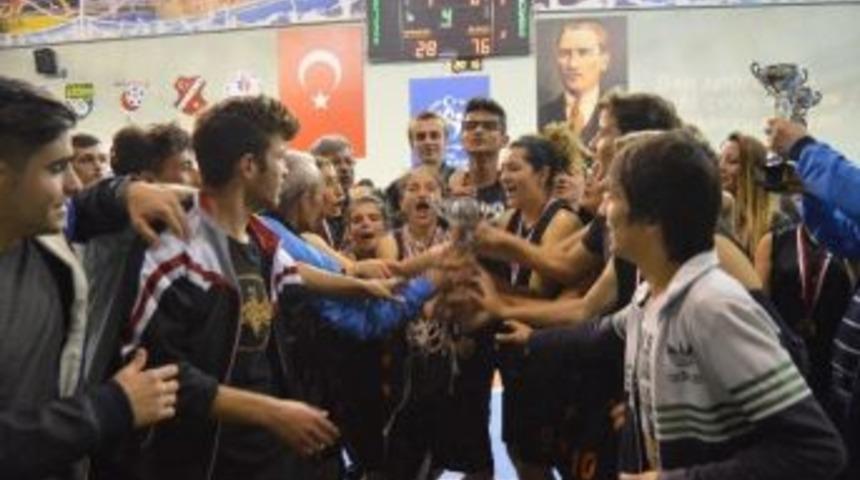 Nil&uuml;fer &Ouml;zel Eğitim Kurumları Başarıya Doymuyor