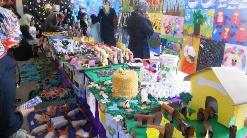 Minik Ellerin Eserleri Sergilendi