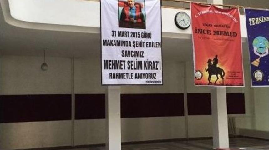 Ankara &Uuml;niversitesi&rsquo;nde Şehit Savcı Kiraz&rsquo;ı Anan Gruba Saldırı