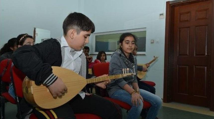 &Ccedil;ocuklar En &Ccedil;ok Bilgisayar Ve Bağlamaya İlgi G&ouml;steriyor