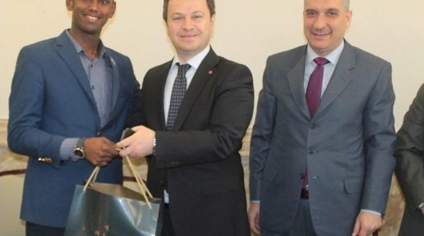 Somalili Gen&ccedil;ler İsmail Hakkı Tekkesi&rsquo;nde