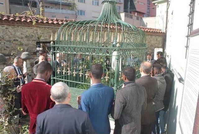 Somalili Gençler İsmail Hakkı Tekkesi’nde 1