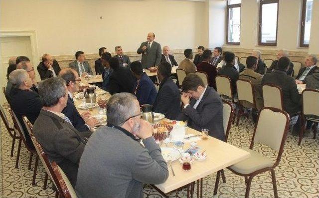 Somalili Gençler İsmail Hakkı Tekkesi’nde 2