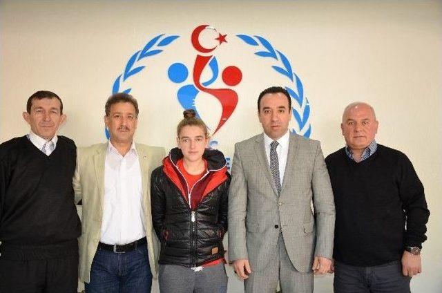 Milli Sporcudan İl Müdürü Yıldız’a Ziyaret