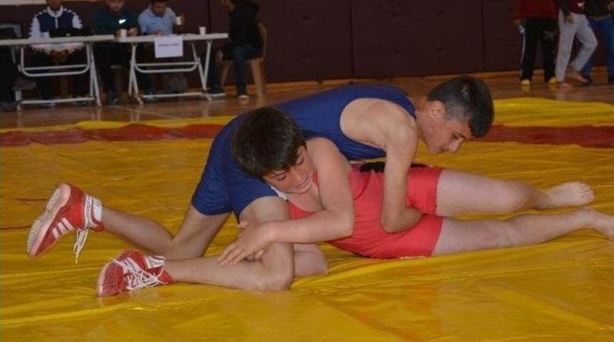 Demre&rsquo;de Minder G&uuml;reş Turnuvası D&uuml;zenlendi