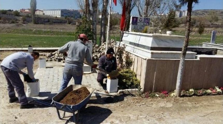 Kula Mezarlığına &Ccedil;evre D&uuml;zenlemesi