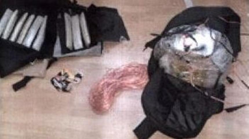 Yakalanan Daeş Militanlarından Canlı Bomba Yeleği Fotoğrafı Ele Ge&ccedil;irildi