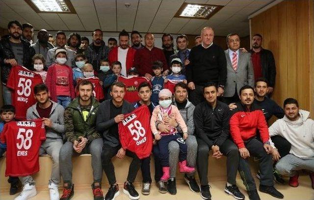 Medicana Sivasspor&rsquo;lu Futbolcular L&ouml;semili &Ccedil;ocuklarla Buluştu 1