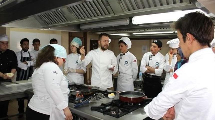 &Uuml;nl&uuml; Şef, Seyahatnamesine &Uuml;nye&rsquo;den Başladı