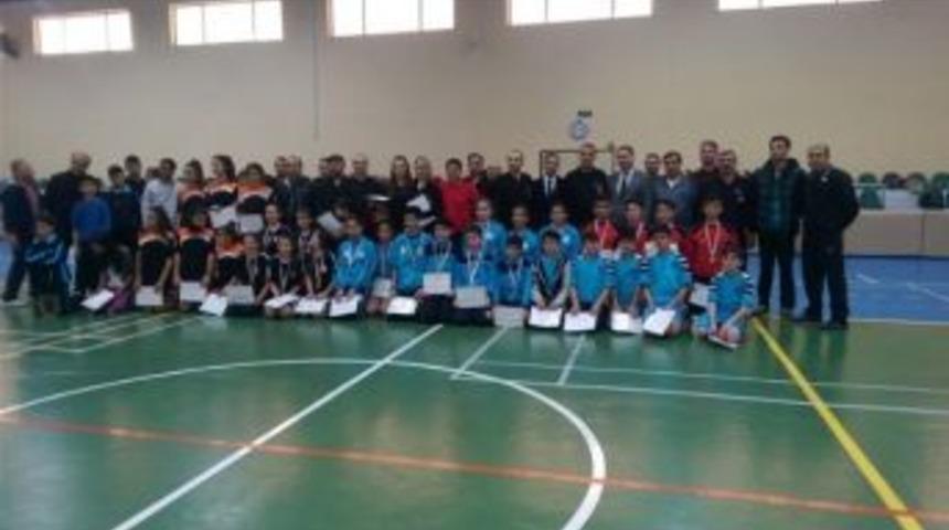 Badminton Grup M&uuml;sabakaları Sona Erdi