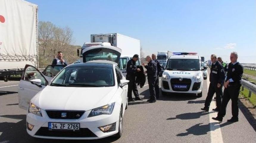 &rsquo;dur&rsquo; İhtarına Uymayan S&uuml;r&uuml;c&uuml; Tem&rsquo;de Polisi Alarma Ge&ccedil;irdi