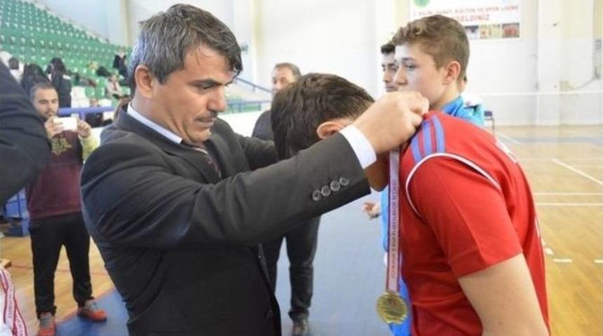 Badminton Grup M&uuml;sabakaları Sona Erdi