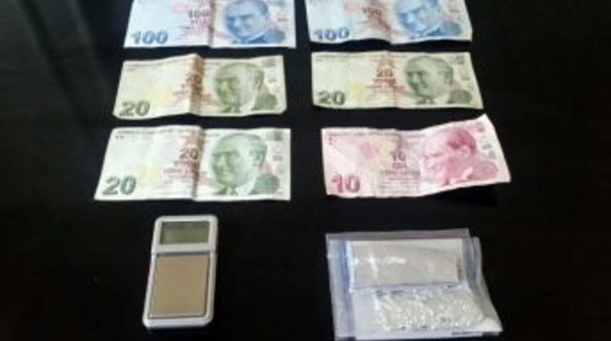 Turistlere Uyuşturucu Satan Şahıs Tutuklandı