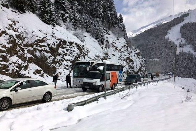 Zigana Dağı’nda Ulaşıma Kar Engeli