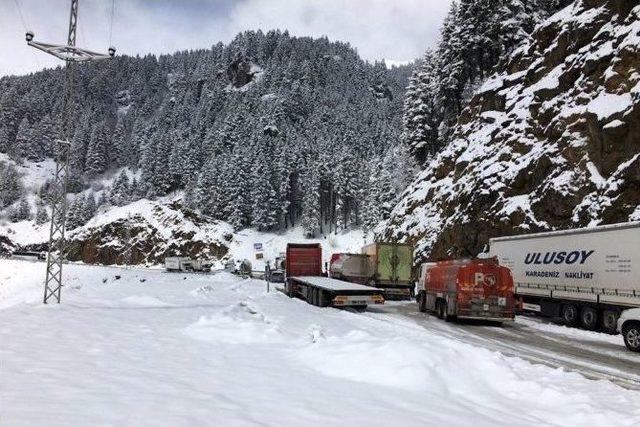 Zigana Dağı’nda Ulaşıma Kar Engeli