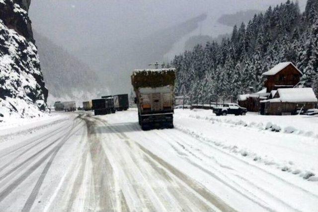 Zigana Dağı’nda Ulaşıma Kar Engeli