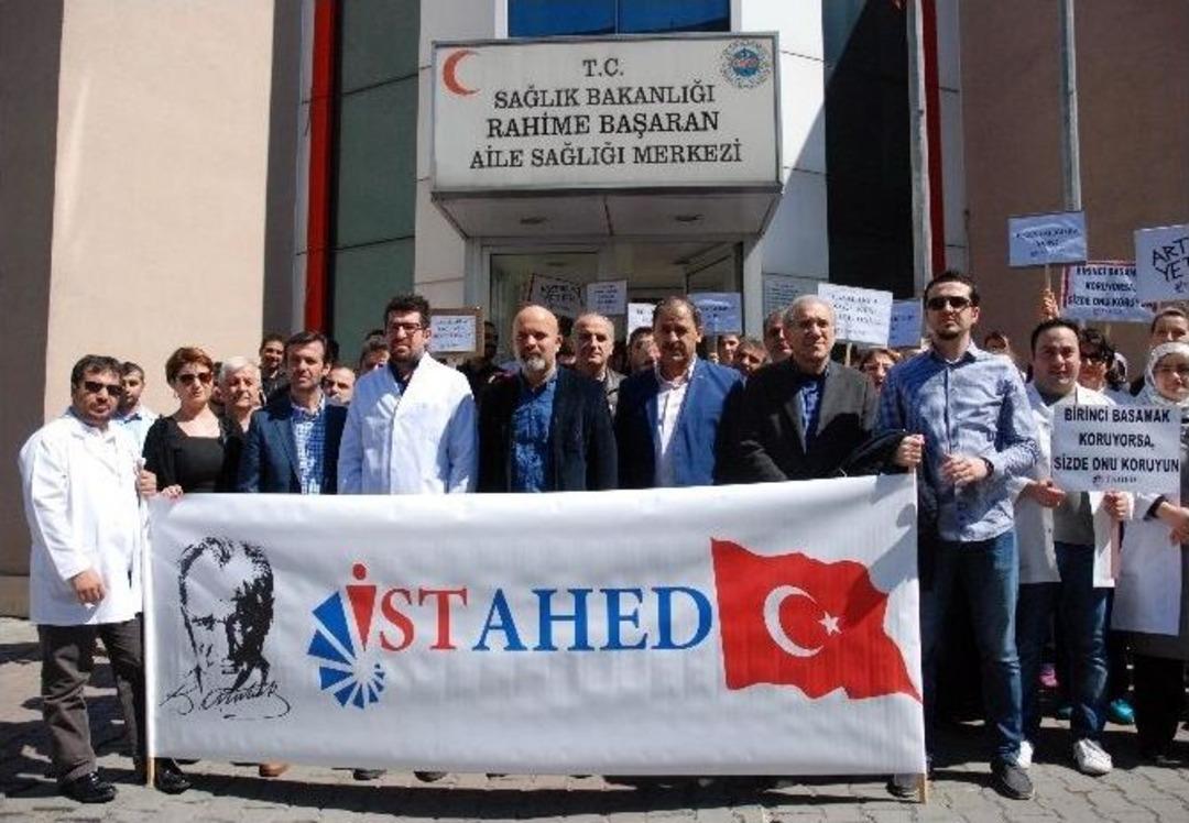 Sağlık Merkezine Ger&ccedil;ekleşen Silahlı Saldırıyı Sağlık&ccedil;ılar Protesto Etti