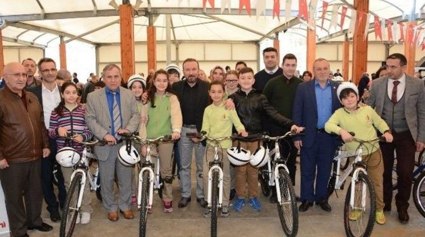İzmit&rsquo;te &Ouml;ğrenci Ve &Ouml;ğretmenler Bisikletlerine Kavuştu