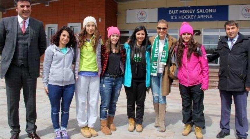 G&uuml;lben Ergen Kadın Sporcularla R&ouml;portaj Yaptı