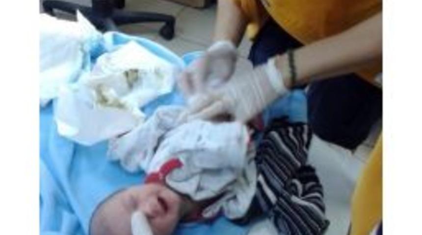 &Uuml;&ccedil; G&uuml;nl&uuml;k Bebek Sokağa Terk Edildi