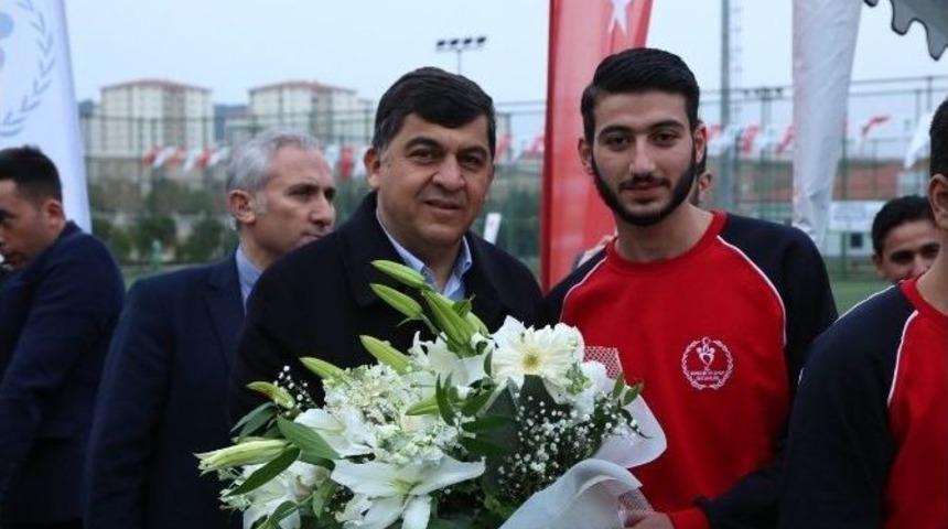 Suriyeli M&uuml;lteciler Golleri Barış İ&ccedil;in Atıyor