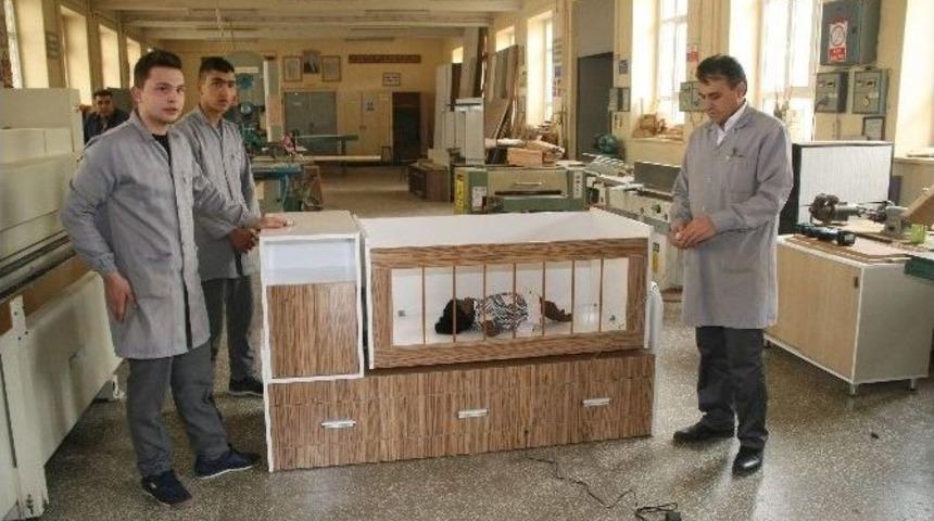 Ağlama Sesine Duyarlı Beşik İle Anneler Rahat Edecek