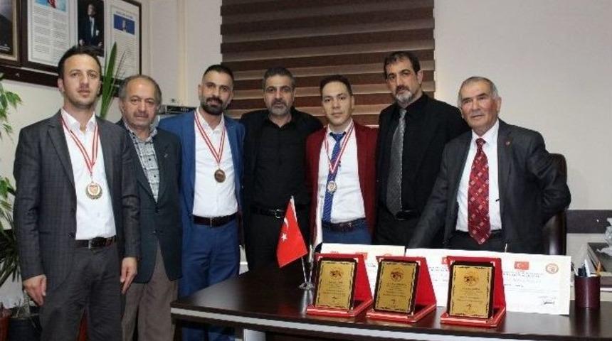 Erzurumlu Kuaf&ouml;rlerden &Uuml;&ccedil; Dalda Birincilik