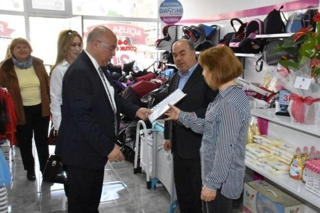 Başkan Eşkinat Yeni İşletmeleri Ziyaret Ederek Ruhsatlarını Teslim Etti