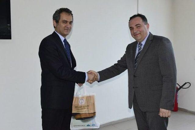 Rekt&ouml;r &Ouml;zer, Yabancı Uyruklu Akademik Personel İle Yemekte Bir Araya Geldi 1