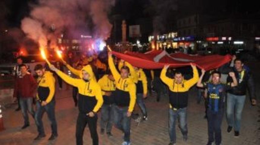 Taraftarlar Ter&ouml;re Karşı Birlik Oldu