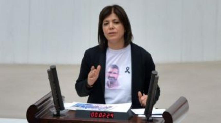 Hdp&rsquo;li Vekil Tahir El&ccedil;i Tiş&ouml;rt&uuml; İle K&uuml;rs&uuml;ye &Ccedil;ıktı