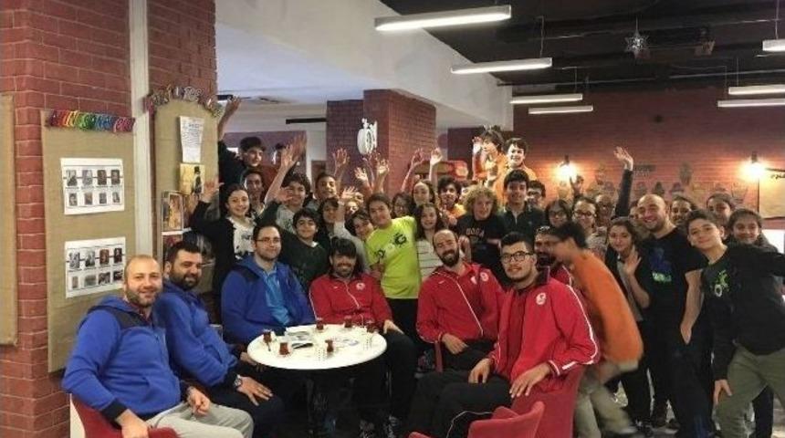 Yalova Group Belediyesporlu Oyuncular, Minik Öğrencilerin Sorularıyla Terledi