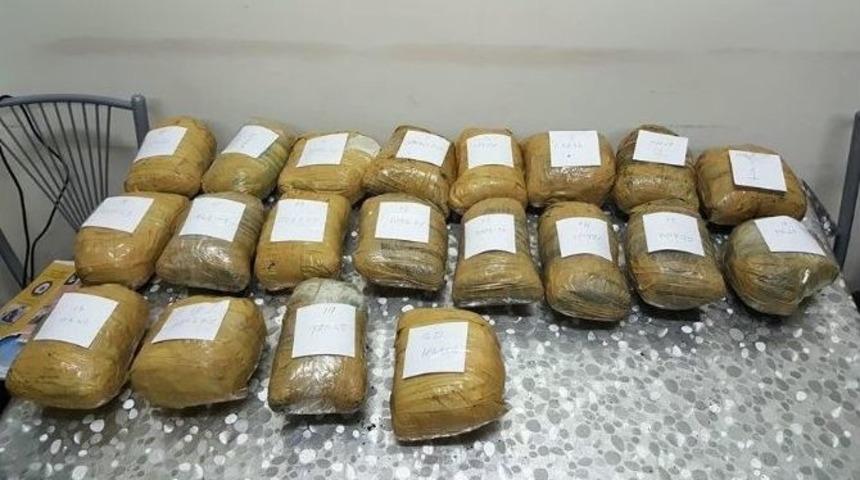 Kargo Aracında 20 Kilo Esrar Ele Ge&ccedil;irildi