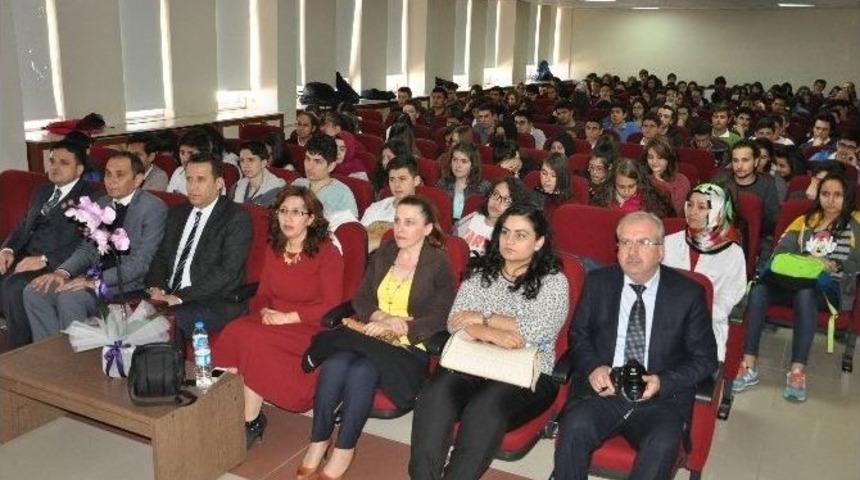 Boz&uuml;y&uuml;k&rsquo;te İl&ccedil;e Halk K&uuml;t&uuml;phanesinden Konferans