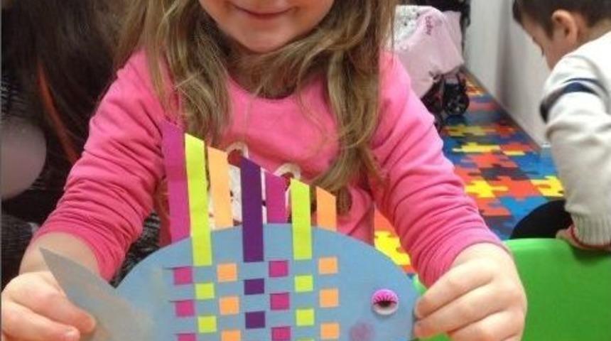 B&uuml;y&uuml;kler Alışverişte, &Ccedil;ocuklar At&ouml;lyede