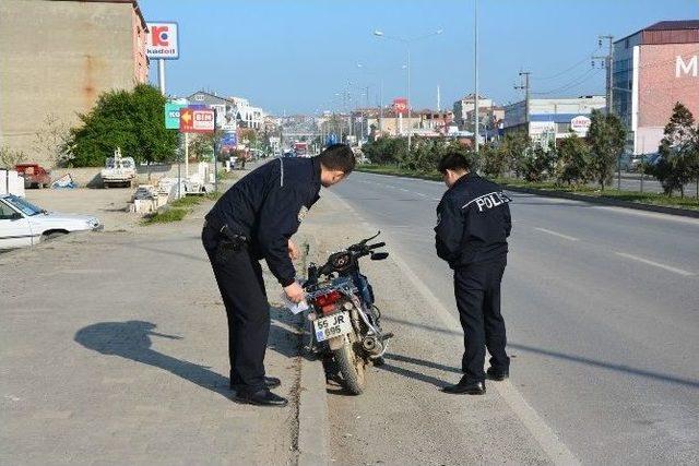 Motosiklet Kamyona Çarptı: 1 Yaralı