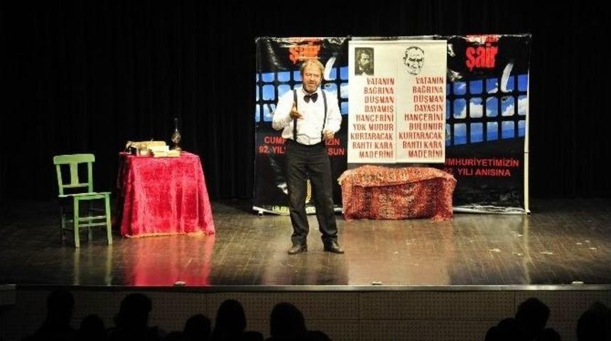 &ldquo;zindandaki Şair&rdquo; Adlı Tiyatro Oyunu Sahnelendi