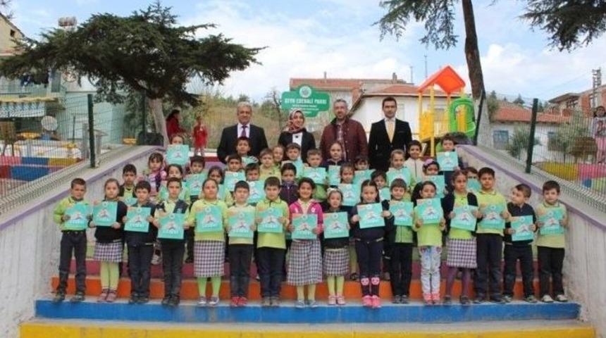 Başkan G&uuml;ler&rsquo;den Miniklere Kitap