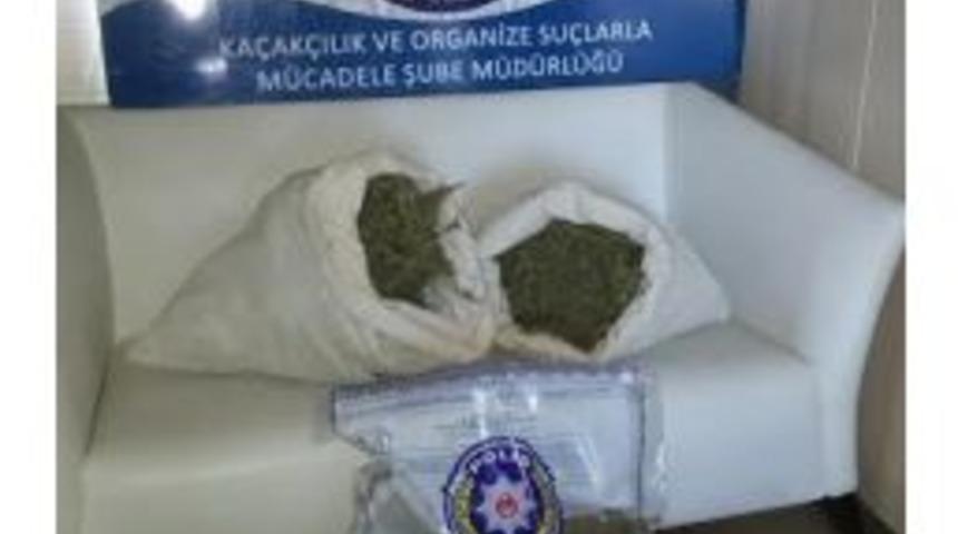 Terk Edilmiş Ara&ccedil;ta 9 Kilo Esrar Ele Ge&ccedil;irildi