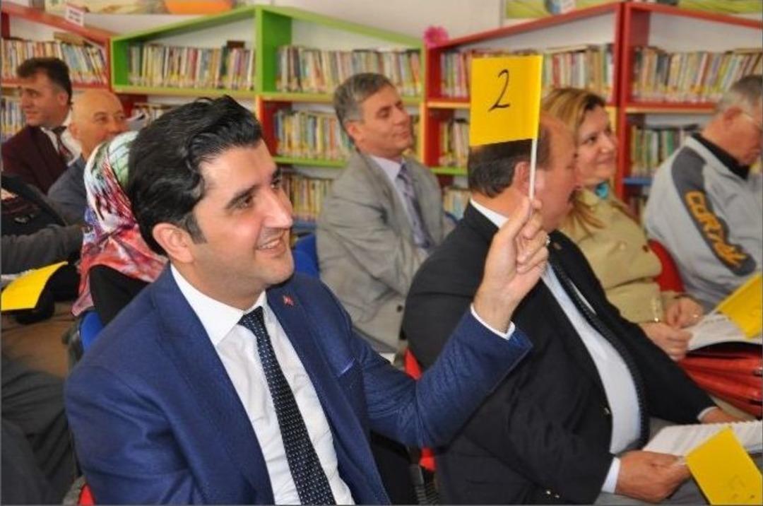 Kitaplar İ&ccedil;in Birbirleriyle Yarıştılar