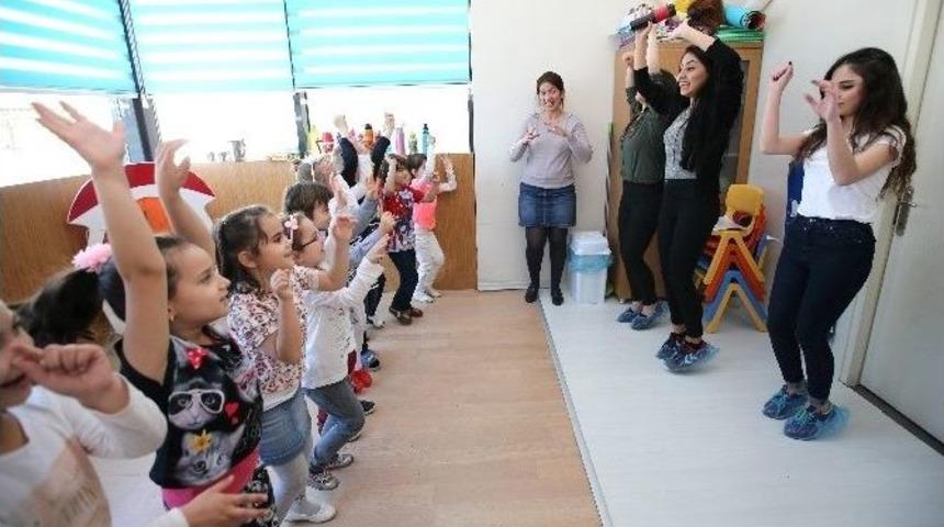 &Uuml;niversitelilerden Miniklere Eğitim