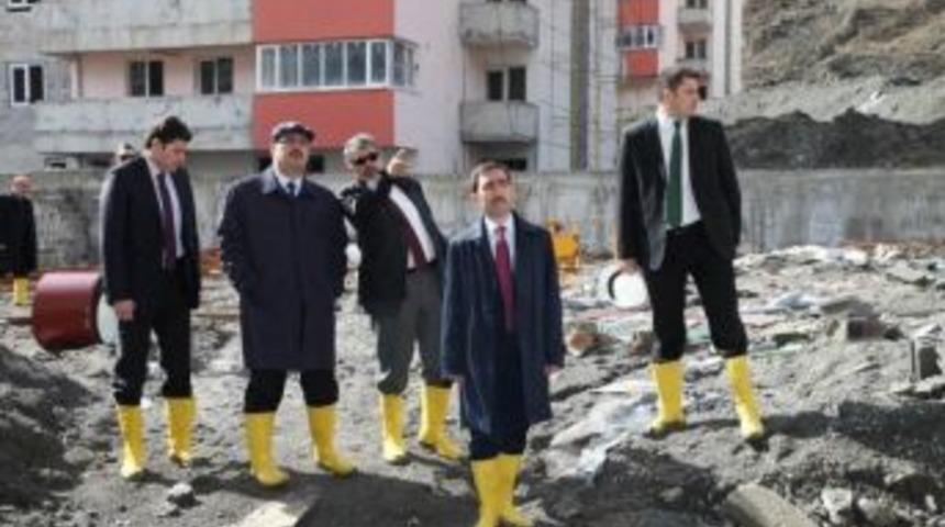 Vali Canbolat Kamp&uuml;s İnşaatında İncelemelerde Bulundu