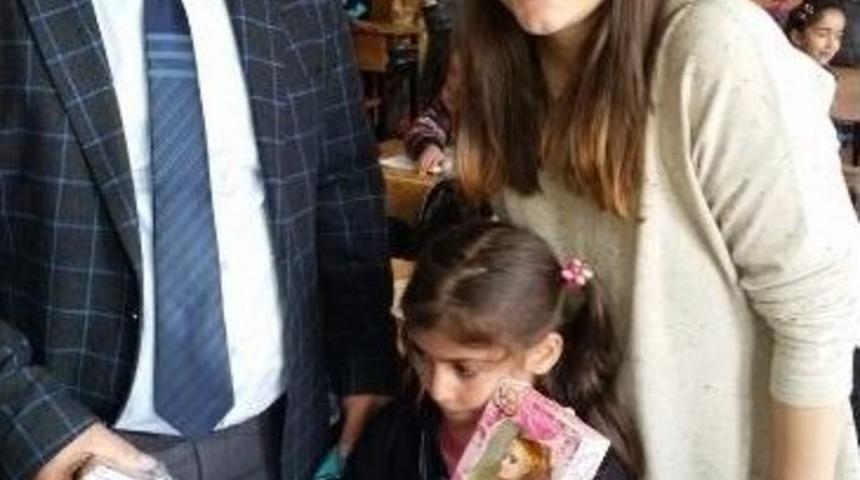 &Ccedil;ocukların Y&uuml;z&uuml;n&uuml; G&uuml;ld&uuml;ren M&uuml;d&uuml;r