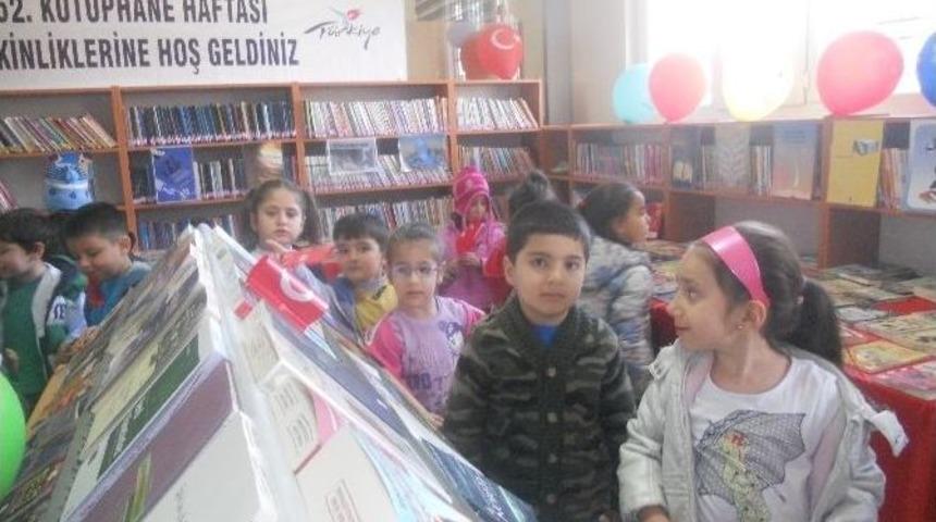 Anaokulu &Ouml;ğrencileri K&uuml;t&uuml;phaneyi Ziyaret Etti