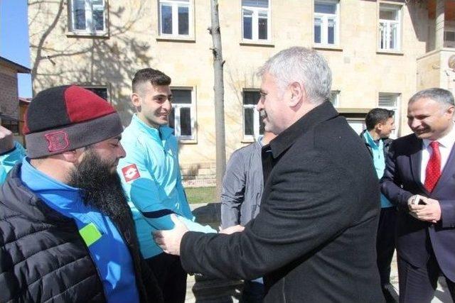 Bilek G&uuml;reşi Sporcuları Antalya&rsquo;ya Uğurlandı 1