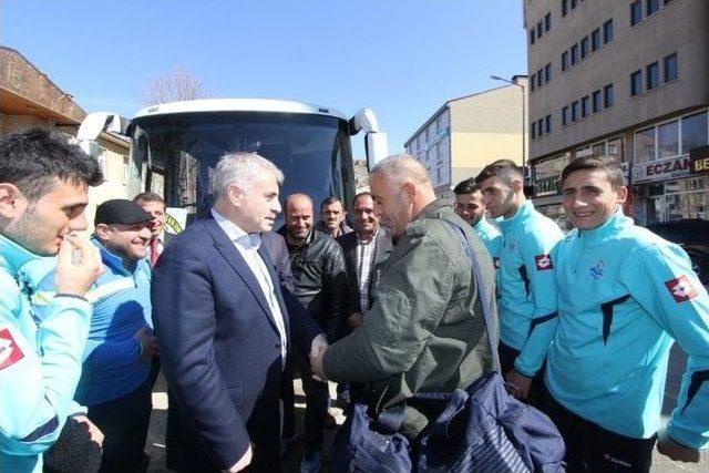 Bilek G&uuml;reşi Sporcuları Antalya&rsquo;ya Uğurlandı 3