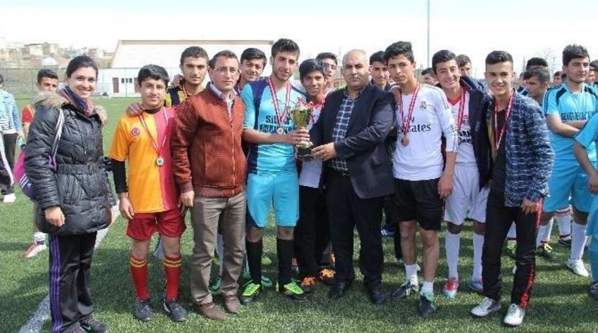 Silvan&rsquo;da Liseler Arası Futbol Turnuvası Sona Erdi